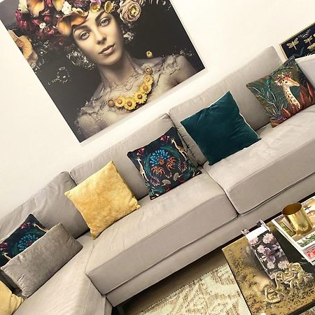 Barcelona Chic Apartments- Free Parking - 10 Min From Bcn City Centre By Metro Экстерьер фото