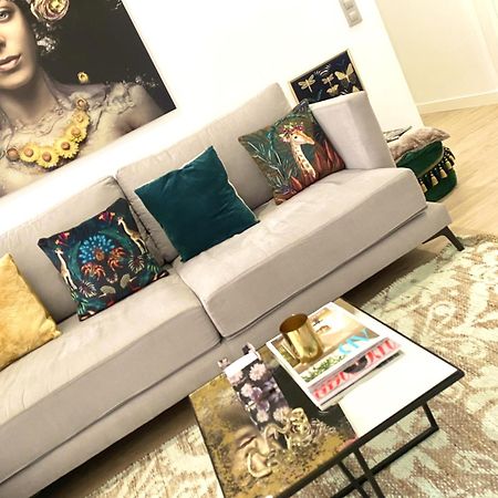 Barcelona Chic Apartments- Free Parking - 10 Min From Bcn City Centre By Metro Экстерьер фото