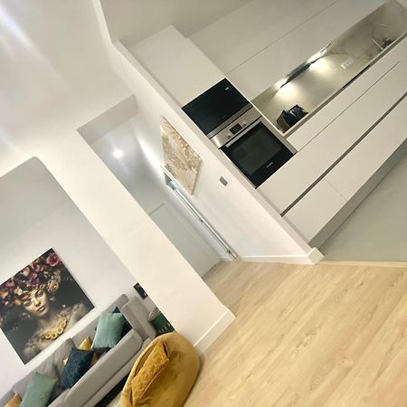 Barcelona Chic Apartments- Free Parking - 10 Min From Bcn City Centre By Metro Экстерьер фото
