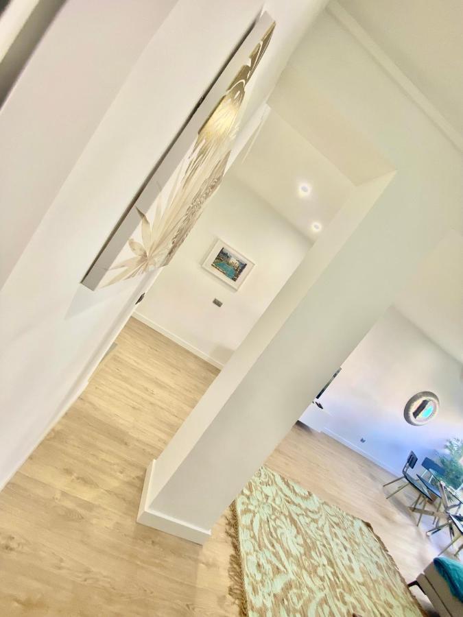Barcelona Chic Apartments- Free Parking - 10 Min From Bcn City Centre By Metro Экстерьер фото
