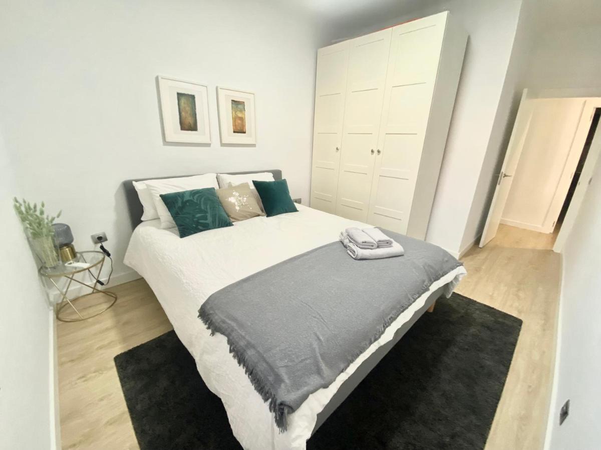 Barcelona Chic Apartments- Free Parking - 10 Min From Bcn City Centre By Metro Экстерьер фото