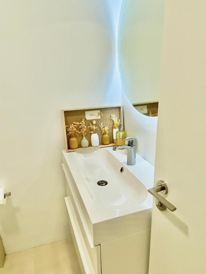 Barcelona Chic Apartments- Free Parking - 10 Min From Bcn City Centre By Metro Экстерьер фото