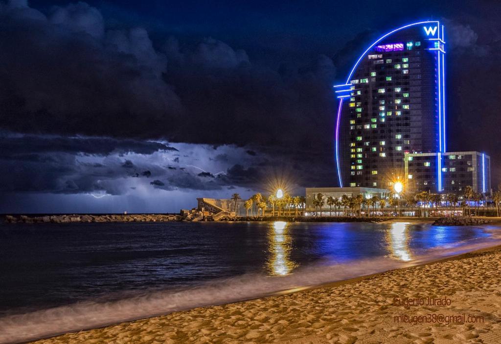 Barcelona Chic Apartments- Free Parking - 10 Min From Bcn City Centre By Metro Экстерьер фото