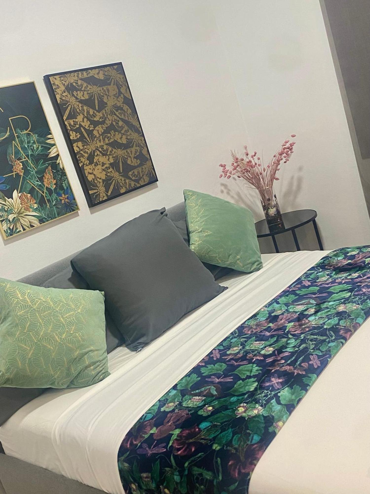 Barcelona Chic Apartments- Free Parking - 10 Min From Bcn City Centre By Metro Экстерьер фото