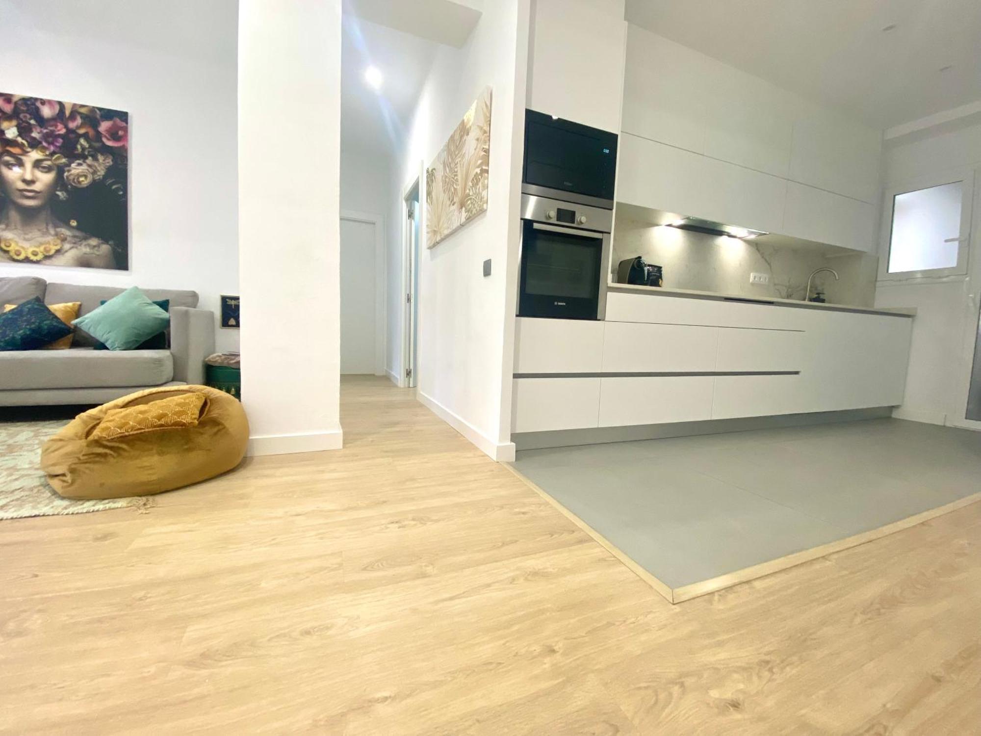 Barcelona Chic Apartments- Free Parking - 10 Min From Bcn City Centre By Metro Экстерьер фото